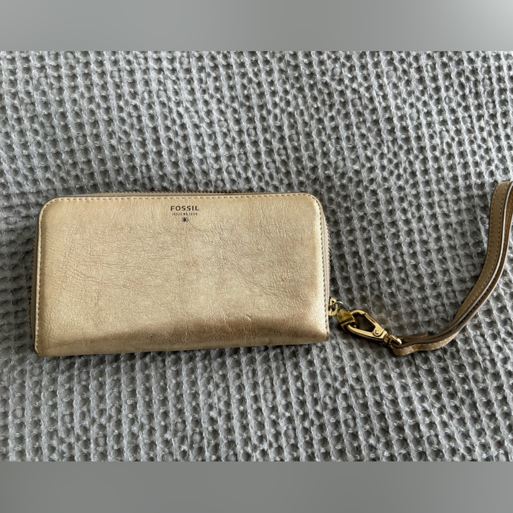 FOSSIL Soft Metallic Gold Leather Zip Clutch Wallet Wristlet